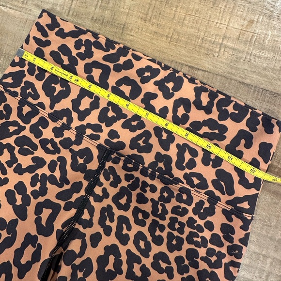 BEACH RIOT LEOPARD PRINT PIPER HIGH RISE ACTIVE LEGGING - Picture 4 of 5
